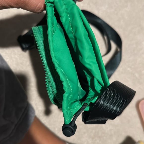 Lululemon water bottle bag green used once - Picture 2 of 3